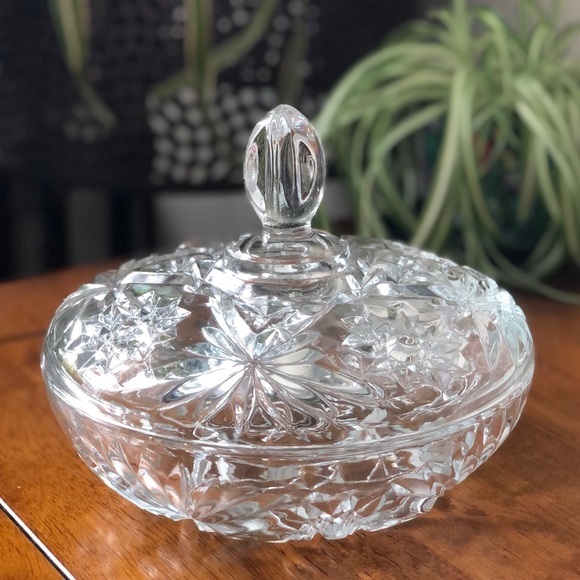 Vintage Cut Glass Crystal Candy Dish Starburst Lidded Jar Mid Century Decor - Picture 1 of 12